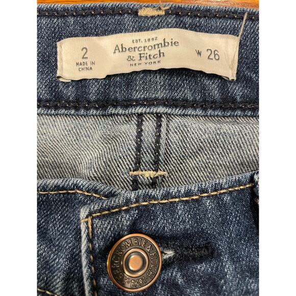 Abercrombie and Fitch Distressed skinny Jean. Size 2 w 26 - Picture 3 of 9